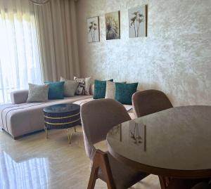 Elegant new apartment with pool, sea 500 m away
