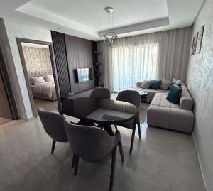 Elegant new apartment with pool, sea 500 m away