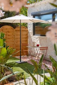 NUSAMOR petite maison romantique baignoire balnéo 2 places