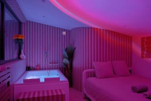NUSAMOR petite maison romantique baignoire balnéo 2 places