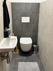 Stylish Duplex near Old Town Waterfront Nature