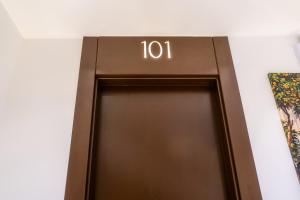 Una Rooms