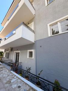 Yllis Apartments