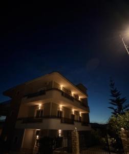 Yllis Apartments
