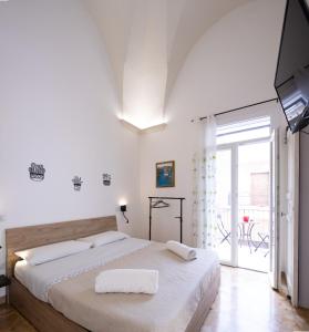 Stanza storica Gran stella leccese, A7passi da " camera con bagno e balconcino privato e con ingresso semi-indipendente - wi-fi "