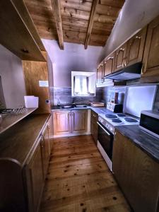 Leos Traditional Holiday House