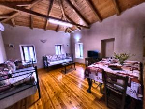 Leos Traditional Holiday House