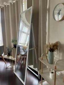 Bright Corner 1BR Suite with City Views at Twin Oaks Place