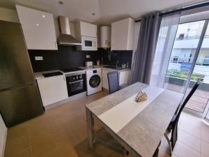 Relaxing 2 bed apartment near Falesia Beach