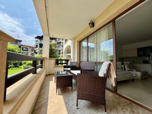 Oasis club apartments