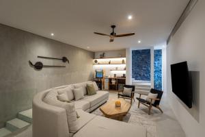 Supreme Villa 4BR Ubud Epic Pool Sunrise Canyon
