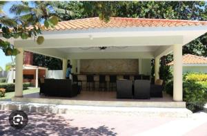Apartamentos Frente Al Mar Caribe, Playa Juan Dolio, RD - Vistas Francas A La Playa, Artardeceres De Ensueños, Exclusividad Y Seguridad Las 24 horas - Opciones de 2 y 3 Habitaciones