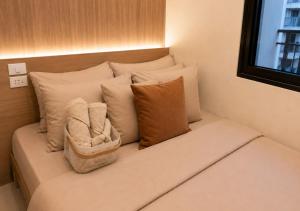 Cozy 1BR near MOA with Balcony Shore Residences