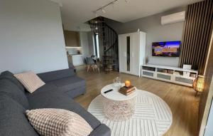 Mila Lakeview House