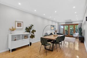 1F9L Abnb-Style 4BR Spacious House With Natural Yard, Close To CBD
