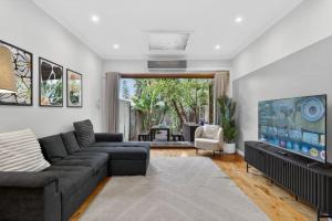 1F9L Abnb-Style 4BR Spacious House With Natural Yard, Close To CBD