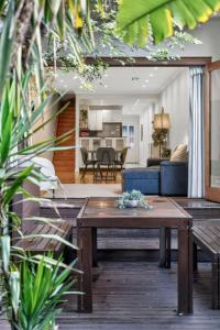 1F9L Abnb-Style 4BR Spacious House With Natural Yard, Close To CBD
