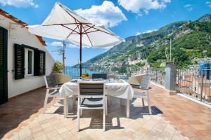 Rooftop flat in Amalfi Central "Panoramic view, Near the beach,Terrace "