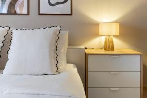 Stylish 2 Bedroom Retreat Near Athens Airport