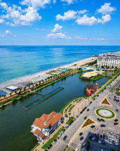 GOLDEN BAY -Orbi City
