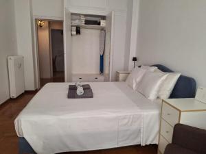 Stay in the Heart of Historic Plaka