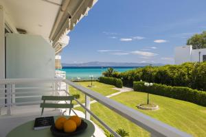 Waves & Agistri by Nest