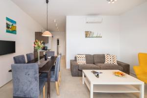 Villa Jolara With Heated Pool-Deluxe Apartment 3