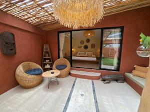 Beautiful garden villa, close to town