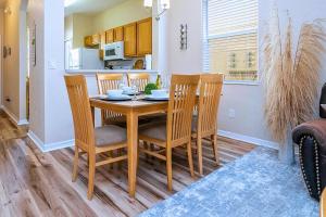 Spacious Family Home Near Disney with Parking