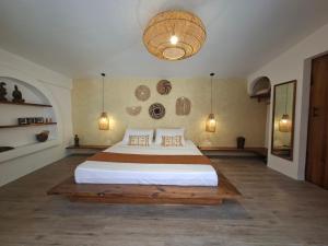 Beautiful garden villa, close to town