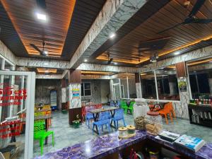 Amigos Hotel and Restaurant