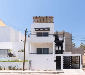 Ocean View Condo Private Rooftop Walk to Malecon