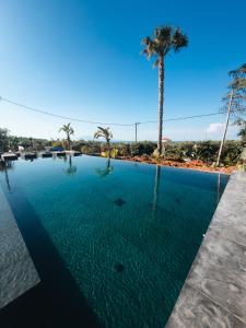 Thèros Mansion 5BR Mansion Sky Villa 360 Views, Infinity Pool & Jacuzzi Spa