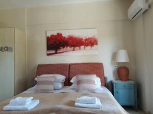 2BR Apt Balconies Pool 3
