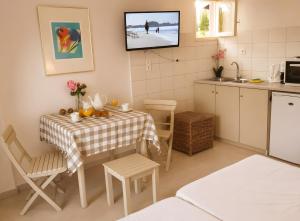 2BR Apt Balconies Pool 3