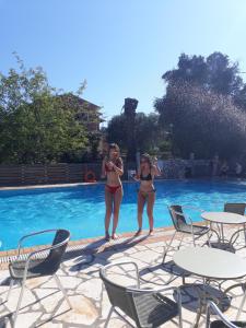 Poolfront Escape – Cabana 13