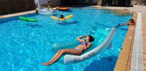 Poolfront Escape – Cabana 13