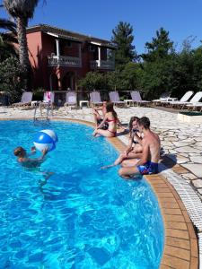Poolfront Escape – Cabana 13