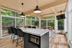 Cabin Retreat & Spa - La Cozy Creek Cabin