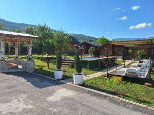 Holiday cottage with pool