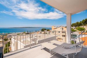 Renata Penthouse Residence with Garage