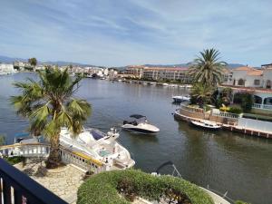 Apartament 3 persones amb piscina comunitaria Terrassa amb vistes canal i Llac St Maurici