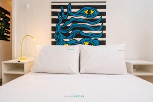 Art House by InFox Suites - City Center Retreat