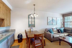 Horse Lodges 5-102