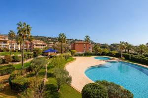 Pool and Sea View, Beach Access, Parking by White House