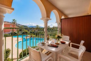 Pool and Sea View, Beach Access, Parking by White House