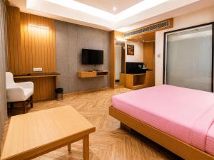 Hotel Narmada Palace