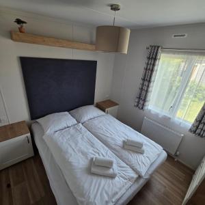 Modernes Chalet mit Seeblick am Lauwersmeer