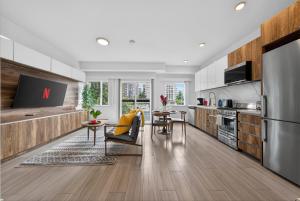 Bright 2BR West End Apartment Close to Beaches and FIFA 2026