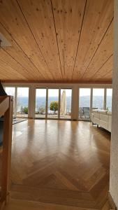 Chalet-Alps & Lake view, 4BRs, Central AC, sleeps8